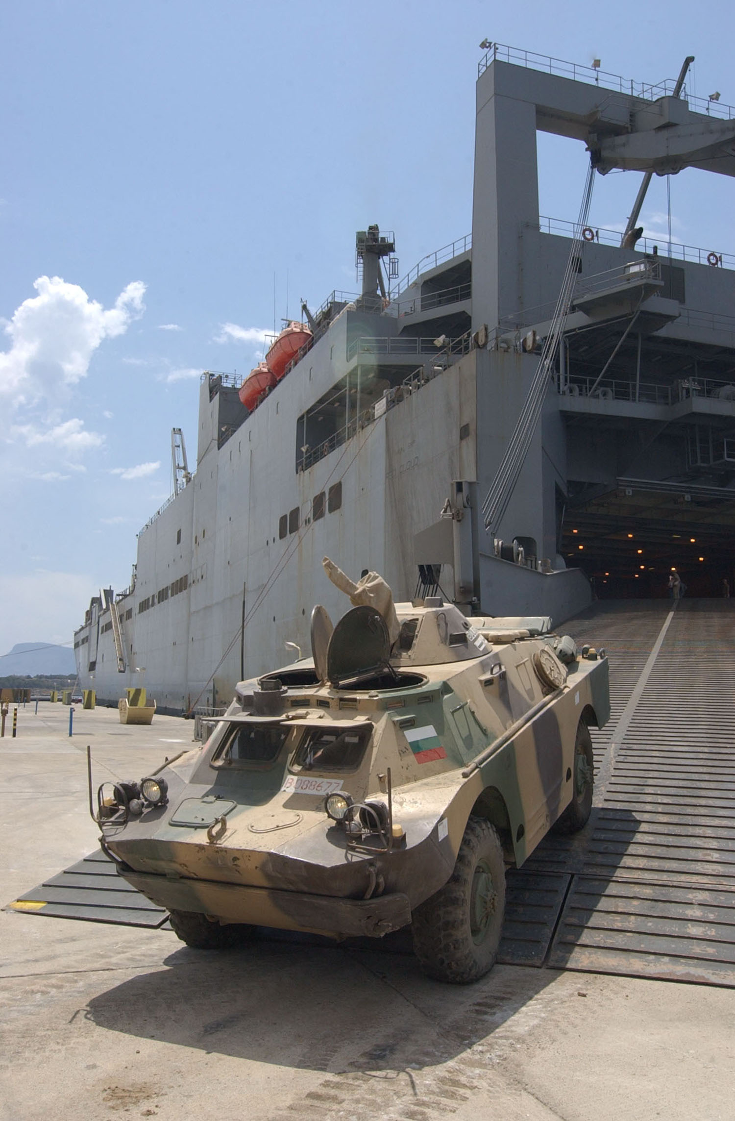 Red_Cloud_%28T-AKR_313%29_unloads_bulgarian_vehicle.jpg