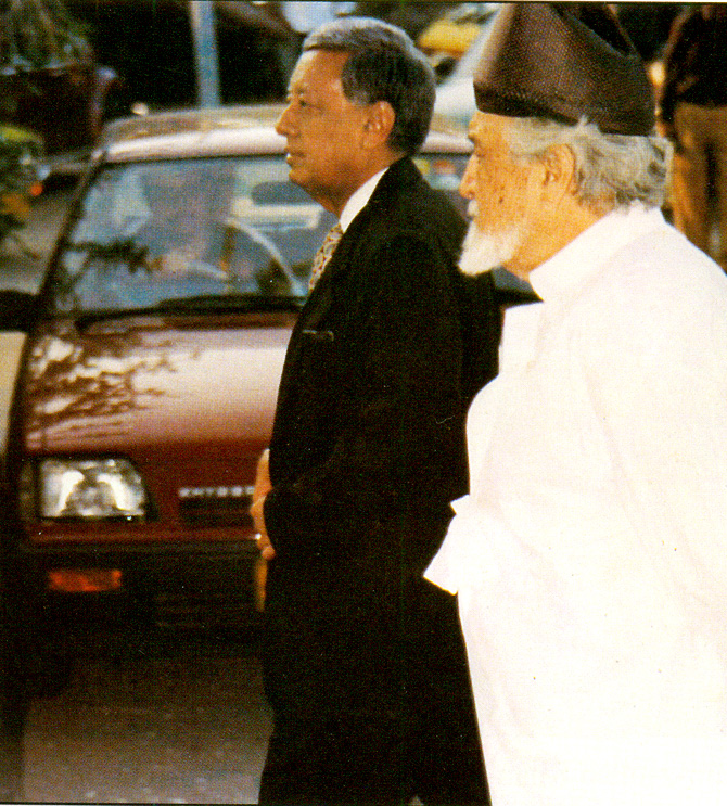 cowasjee-courtesy-sama-books-7-with-ex-cj.jpg