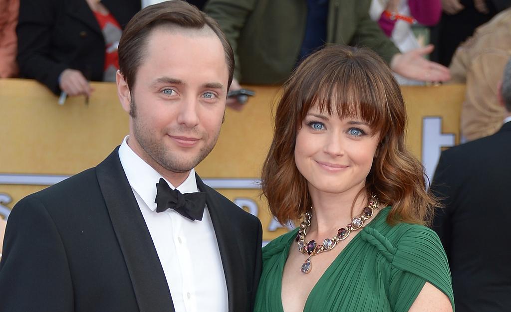 alexis-bledel-vincent-kartheiser-1534526861394-1534526863163.jpg