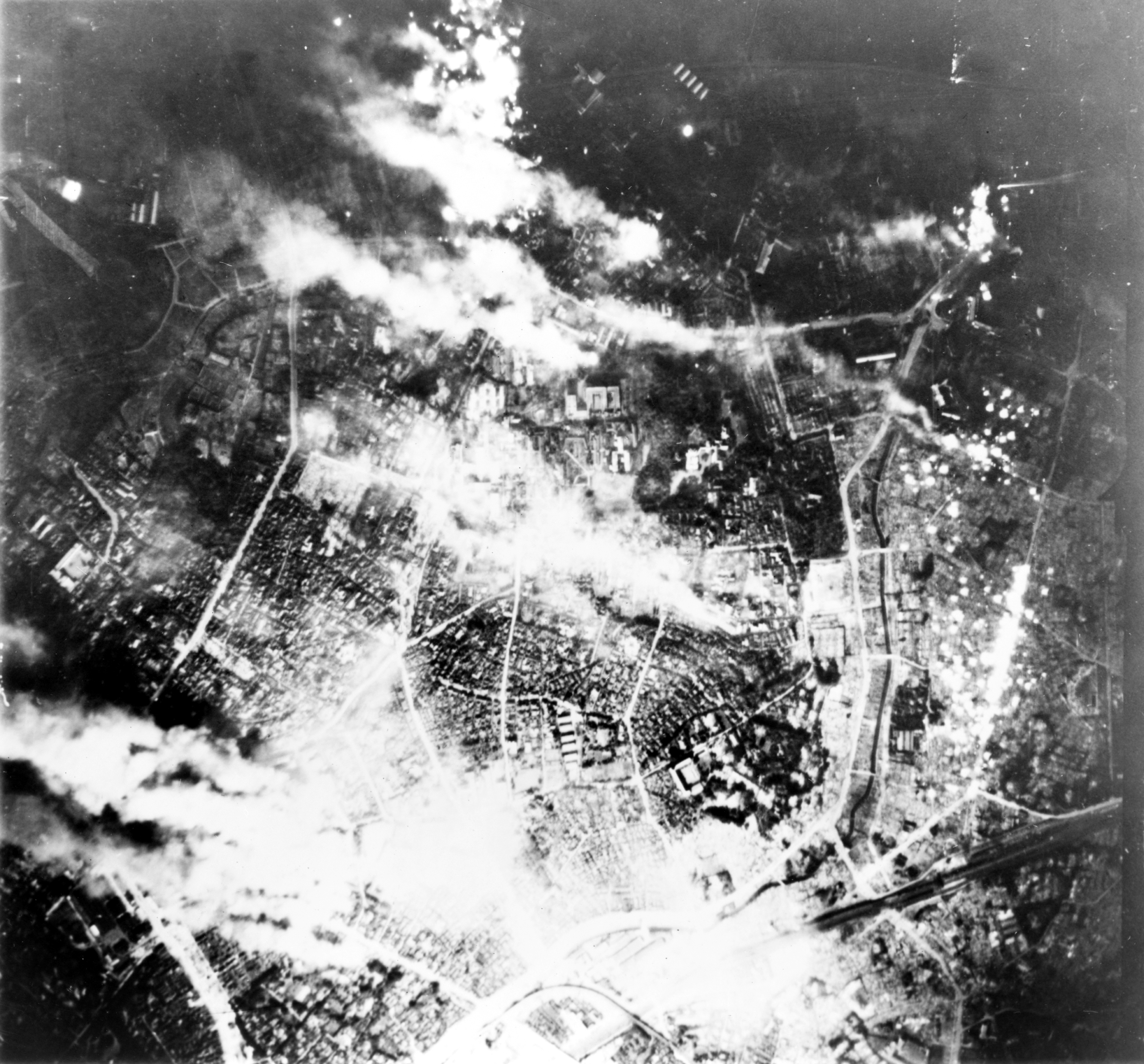 Firebombing_of_Tokyo.jpg