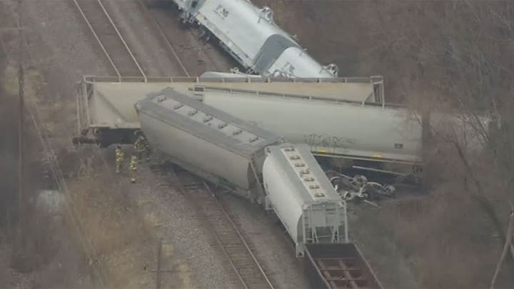 train-derailment-detroit-3.jpg