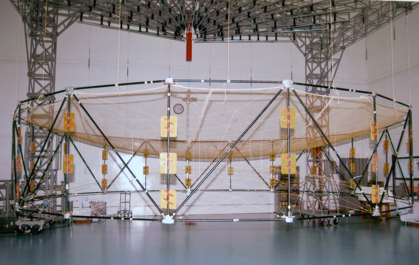 unfurlable-antenna-of-gsat-6-stowed-mode_082215033111.jpg