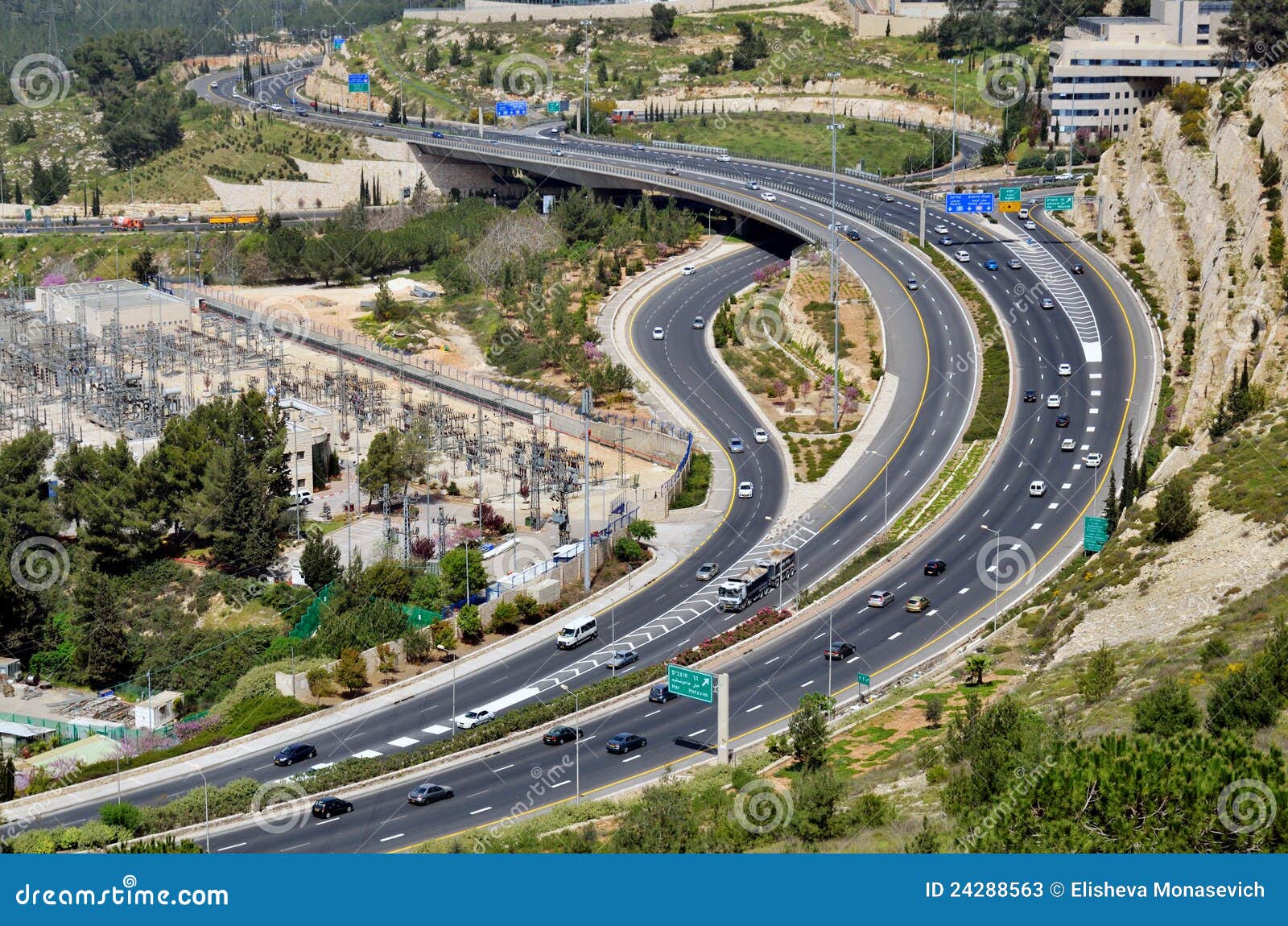 highway-many-cars-jerusalem-top-view-24288563.jpg