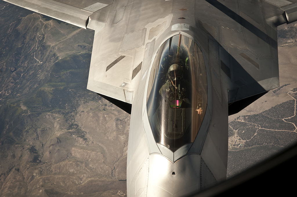 F-22-closeup-during-refueling.jpg