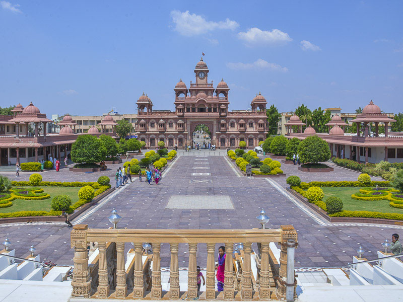 Governor_of_Gujarat_visit_Gondal_BAPS_Mandir_01f.jpg