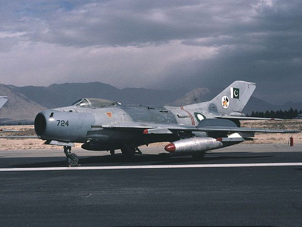 f-6b_pakaf_724.jpg