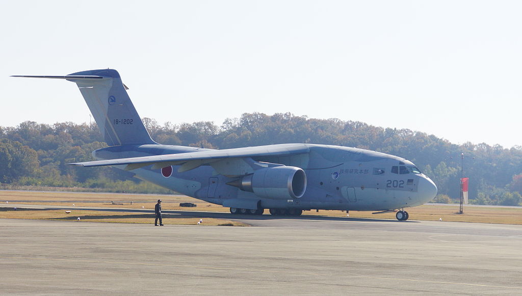 JASDF_XC-218-1202_Taxiing_at_Gifu_Air_Base_20141123.JPG