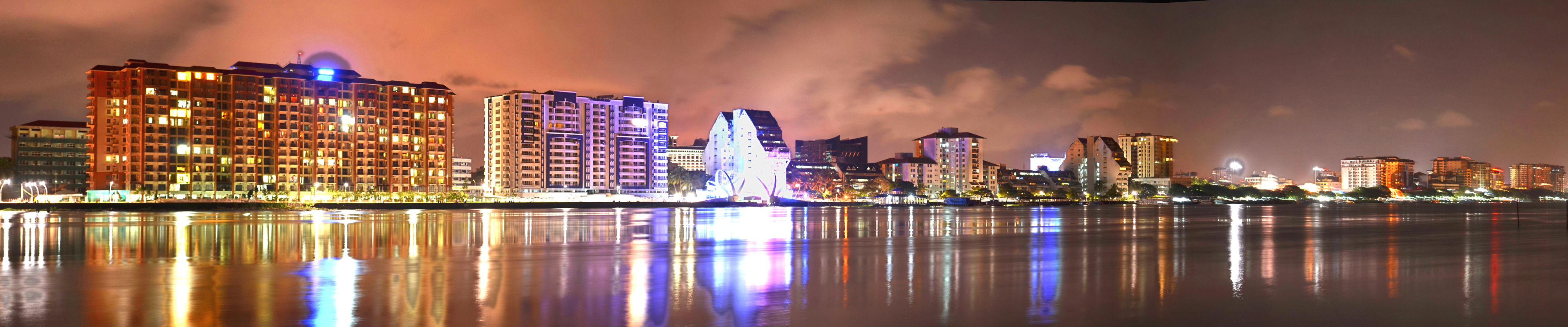 Marine_Drive_Kochi_Night_View_DSW.jpg