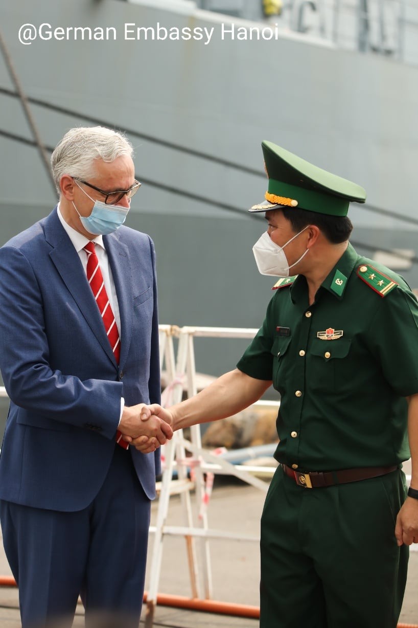 [Photos] German Frigate Bayern Pays First Friendly Visit to Vietnam