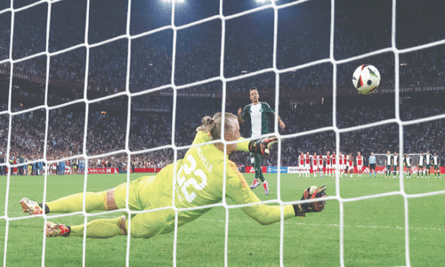 Ajax, Panathinaikos set UEFA record with 34 penalty kicks