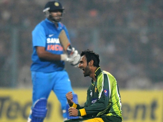 488440-shoaibmalikpakistanvictoryindiaphotobcci-1357222807-549-640x480.jpg