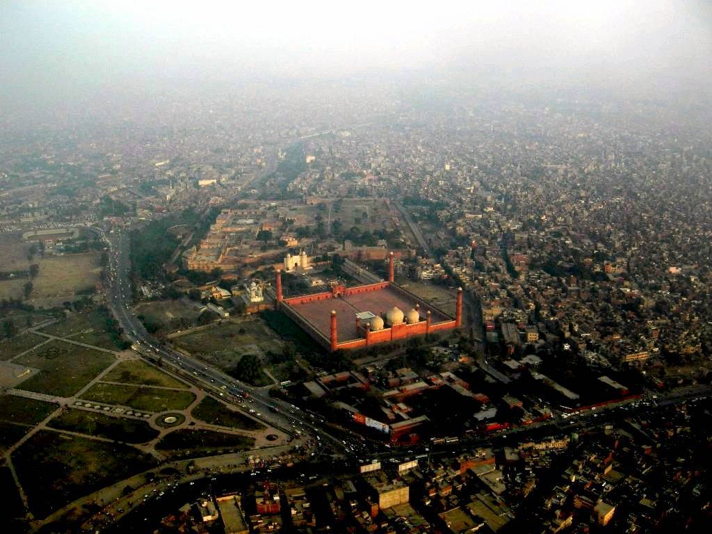 Badshahi+Mosque.jpg