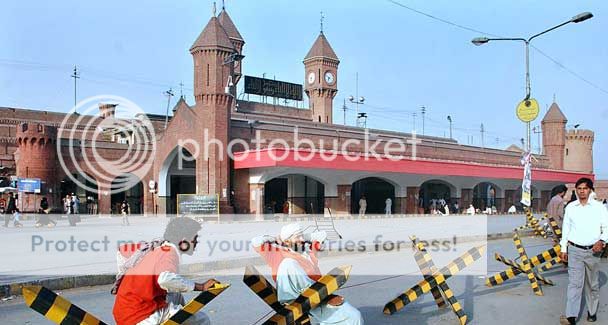 1494lahore_railway_station608.jpg