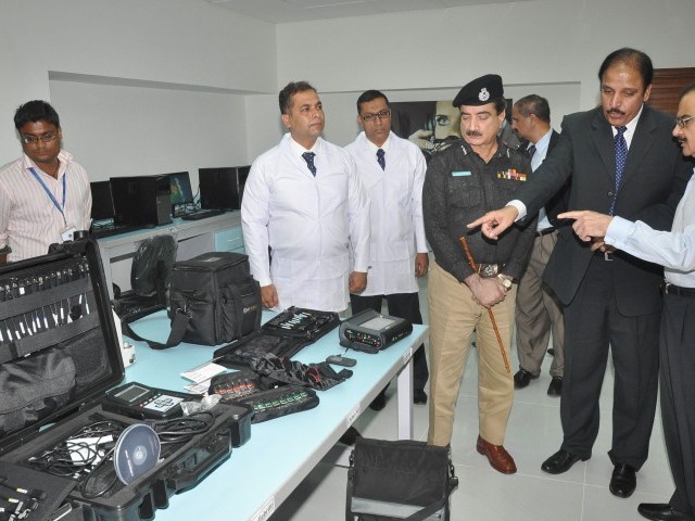 465907-sindhpolicemobile-1352922029-555-640x480.jpg