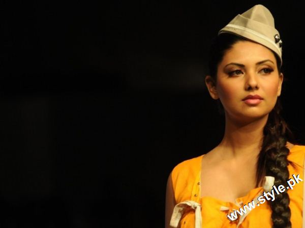 Last-Day-of-Karachi-Fashion-Week-2011-style.pk-001.jpg