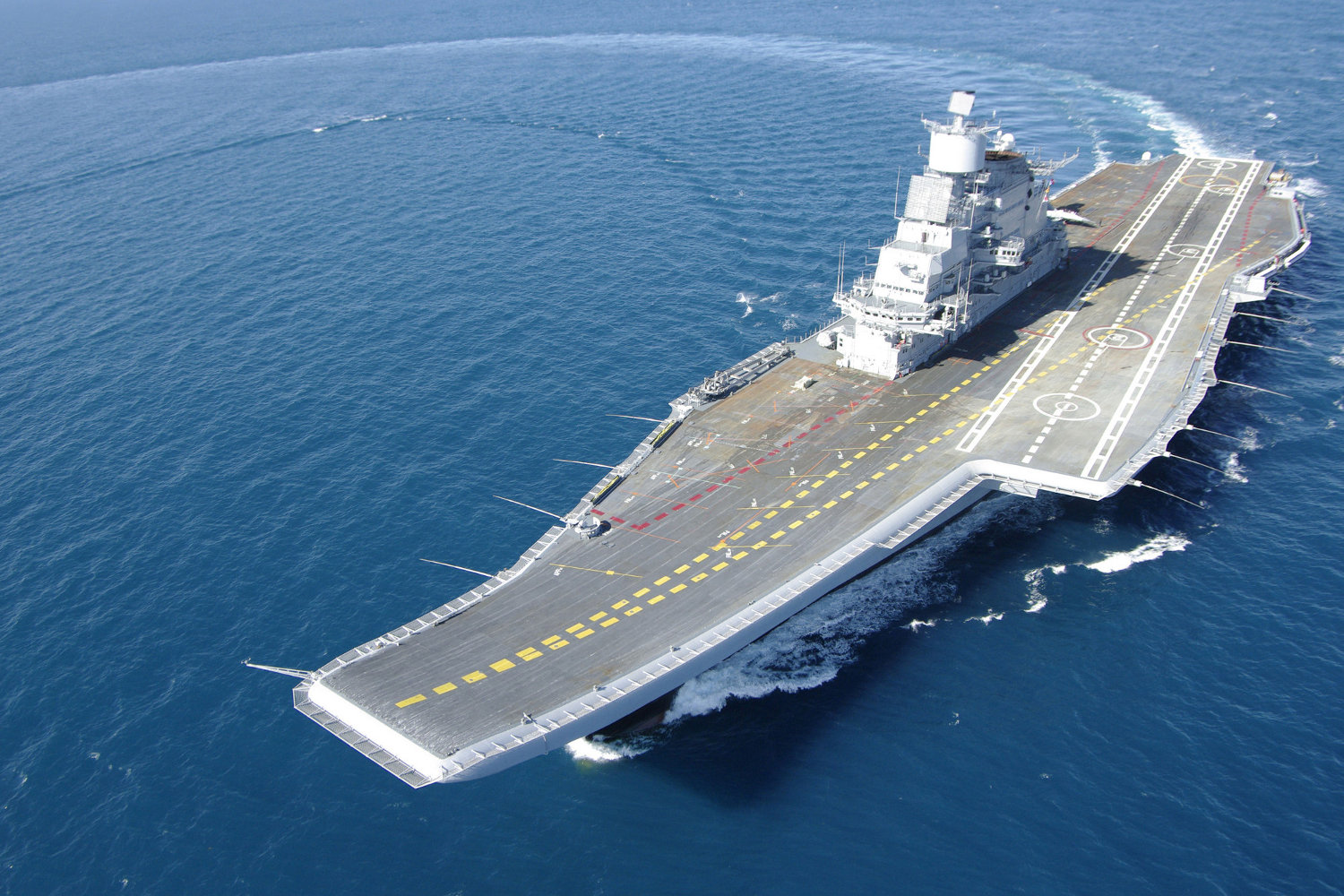 INS_Vikramaditya_during_trials.jpg