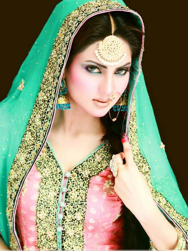 304687,xcitefun-fiza-ali-bridal-makeover-jewelry-shoots-.jpg