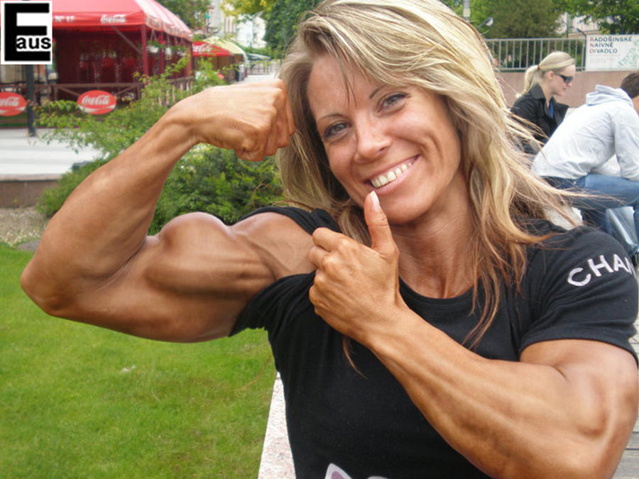 female_bodybuilder_bicep_2_by_edinaus-d4nfv29.jpg