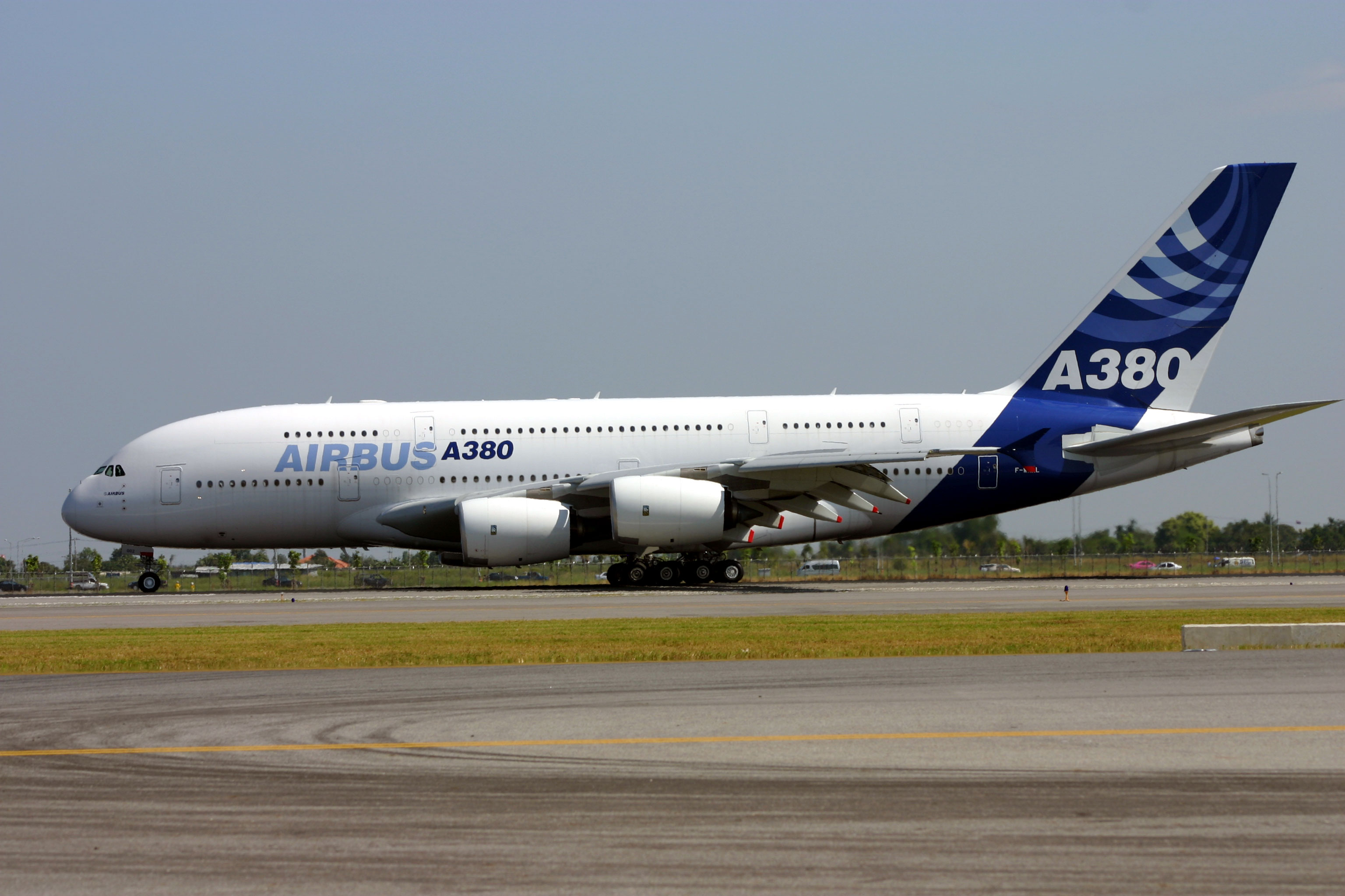 AirbusA380-2437.jpg