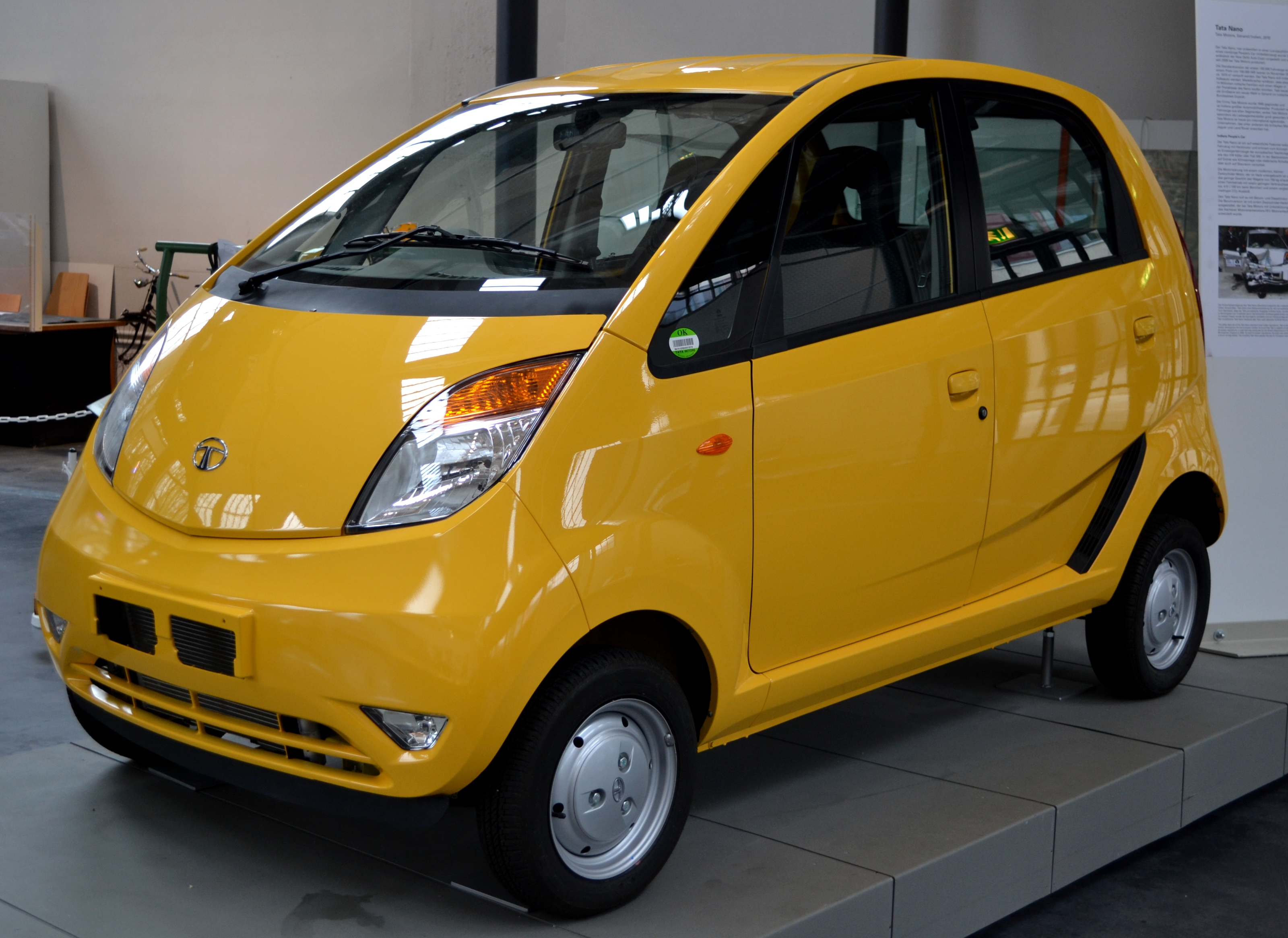 Tata_Nano_im_Verkehrszentrum_des_Deutschen_Museums.JPG