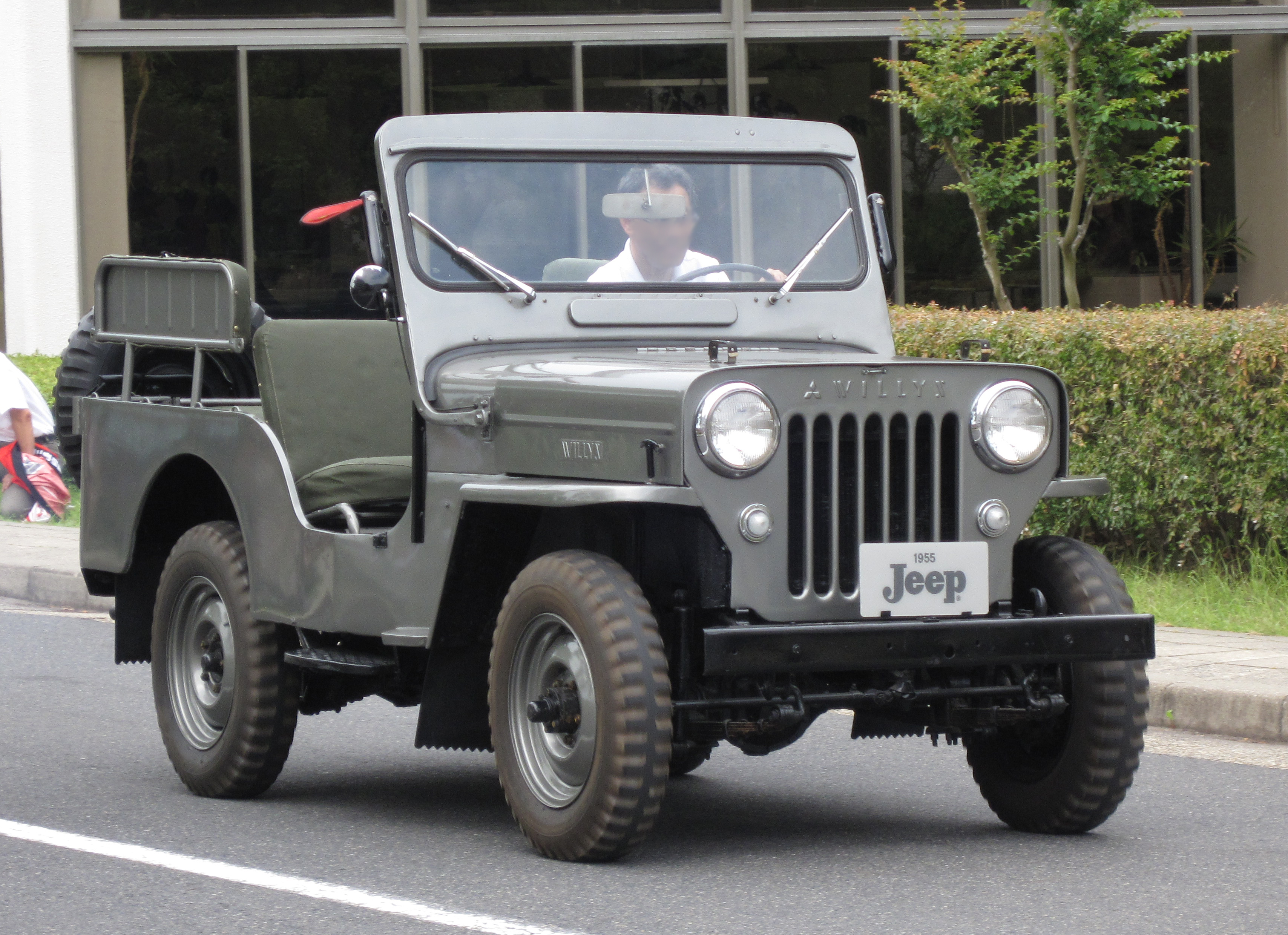 Mitsubishi_1955_Jeep.JPG