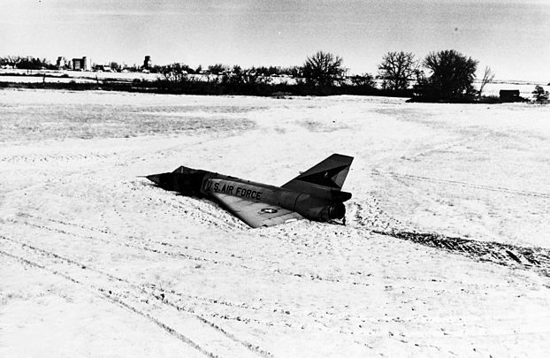 622px-F-106_unmanned_landing.jpg