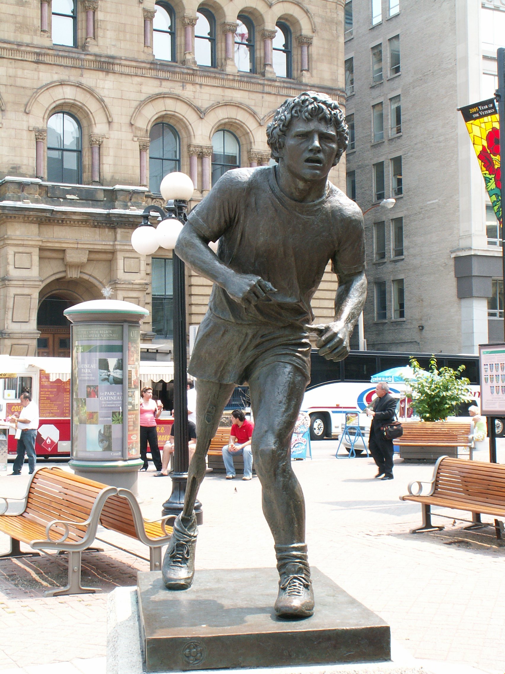 Terry_Fox_Statue_db.jpg