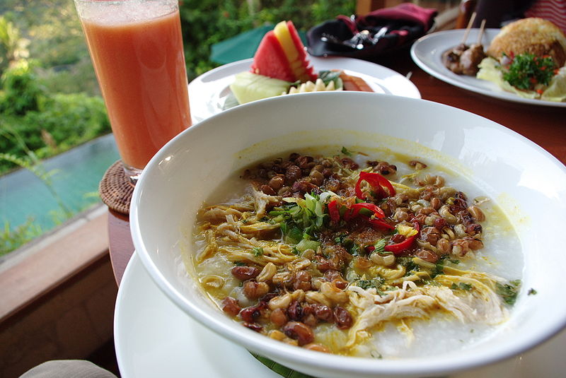 800px-Bubur_ayam_Bali.jpg