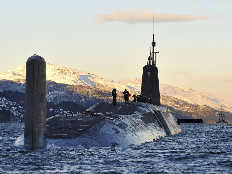 SHIP_SSBN_HMS_Vanguard_Into_Clyde_UKMoD_lg.jpg