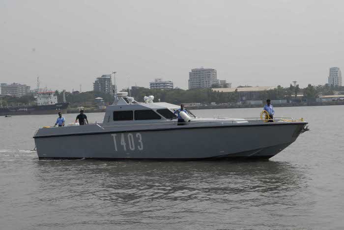 Solas_Marine_fast_interceptor_craft_T-403.jpg