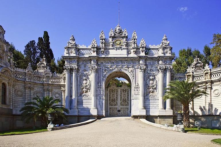 dolmabahce-palace-photo_1342611-770tall.jpg