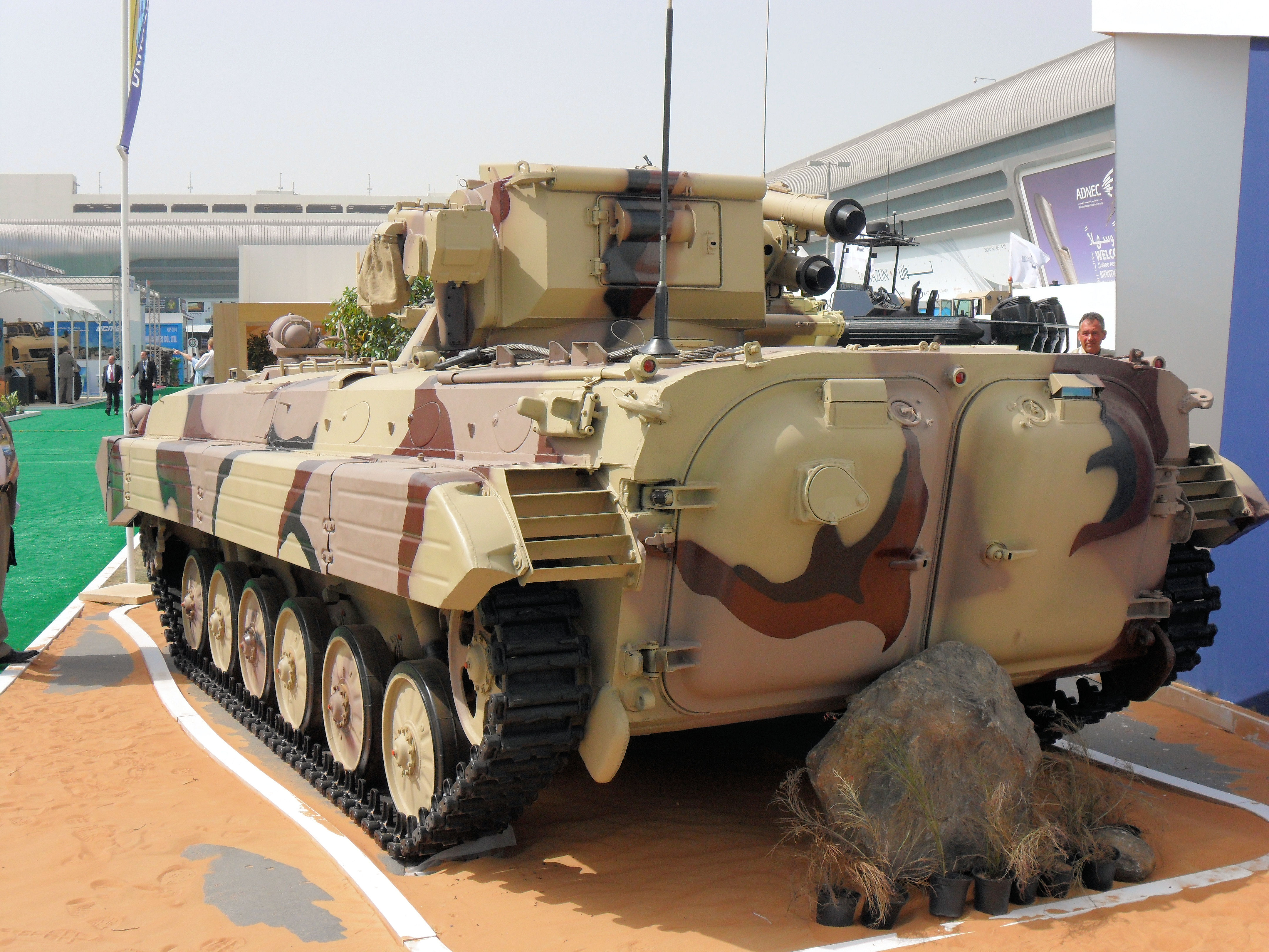 bmp-1m_01_of_12.jpg