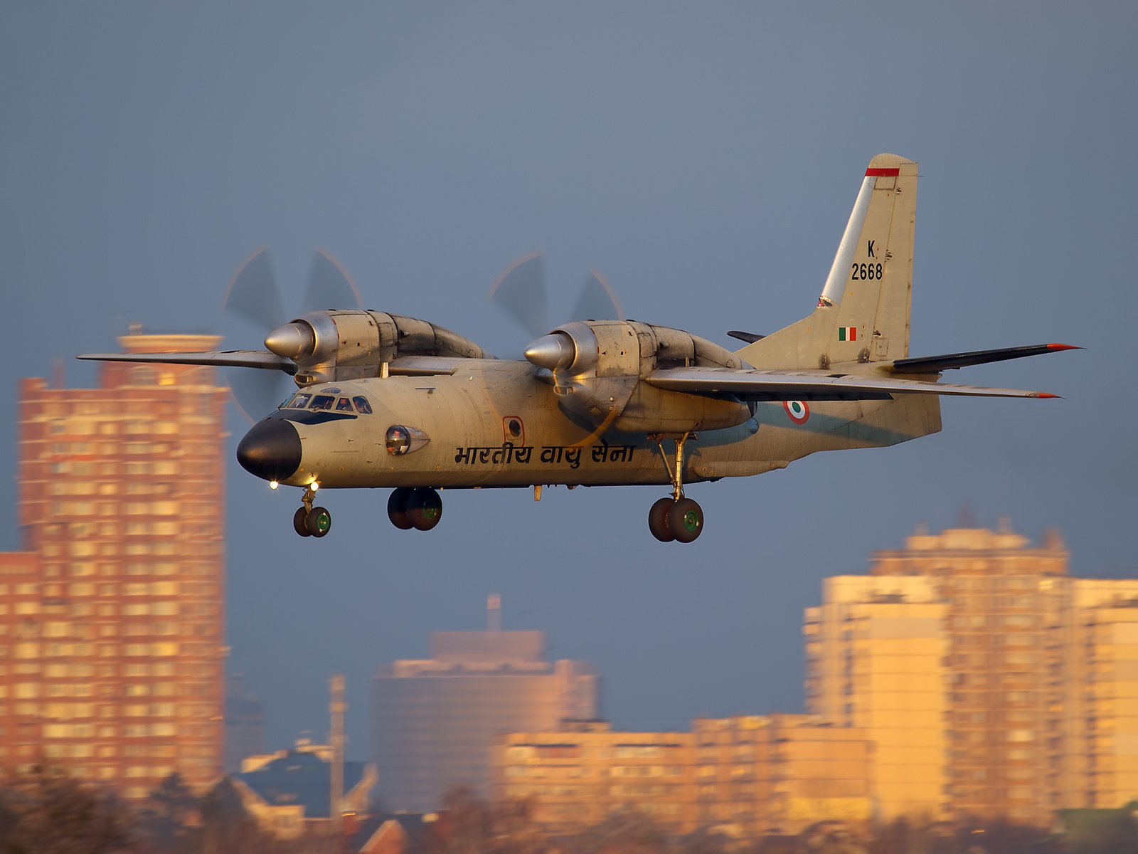 Antonov_An-32,_India_-_Air_Force_AN2080698.jpg