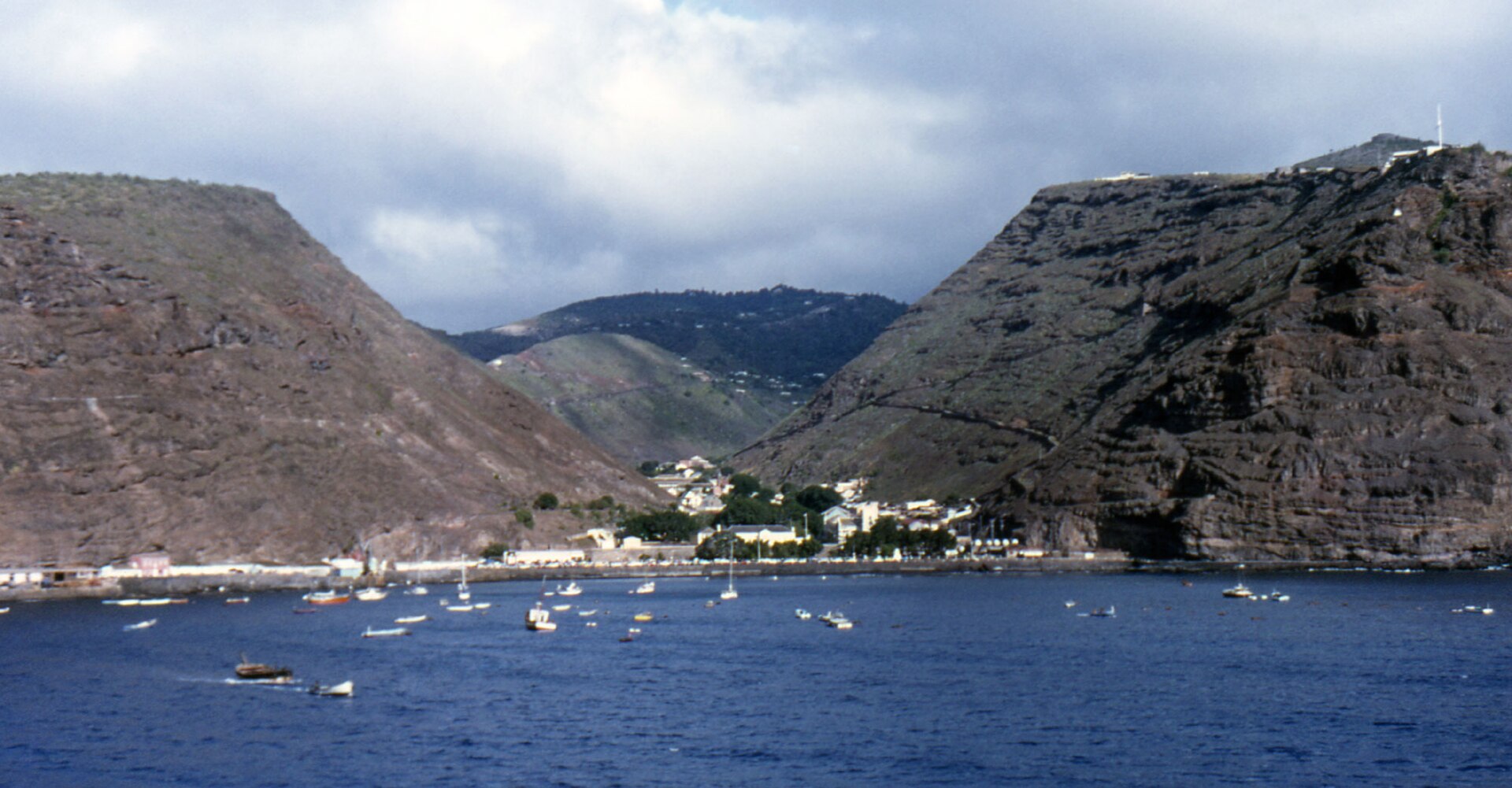 1920px-St-Helena-Jamestown.jpg