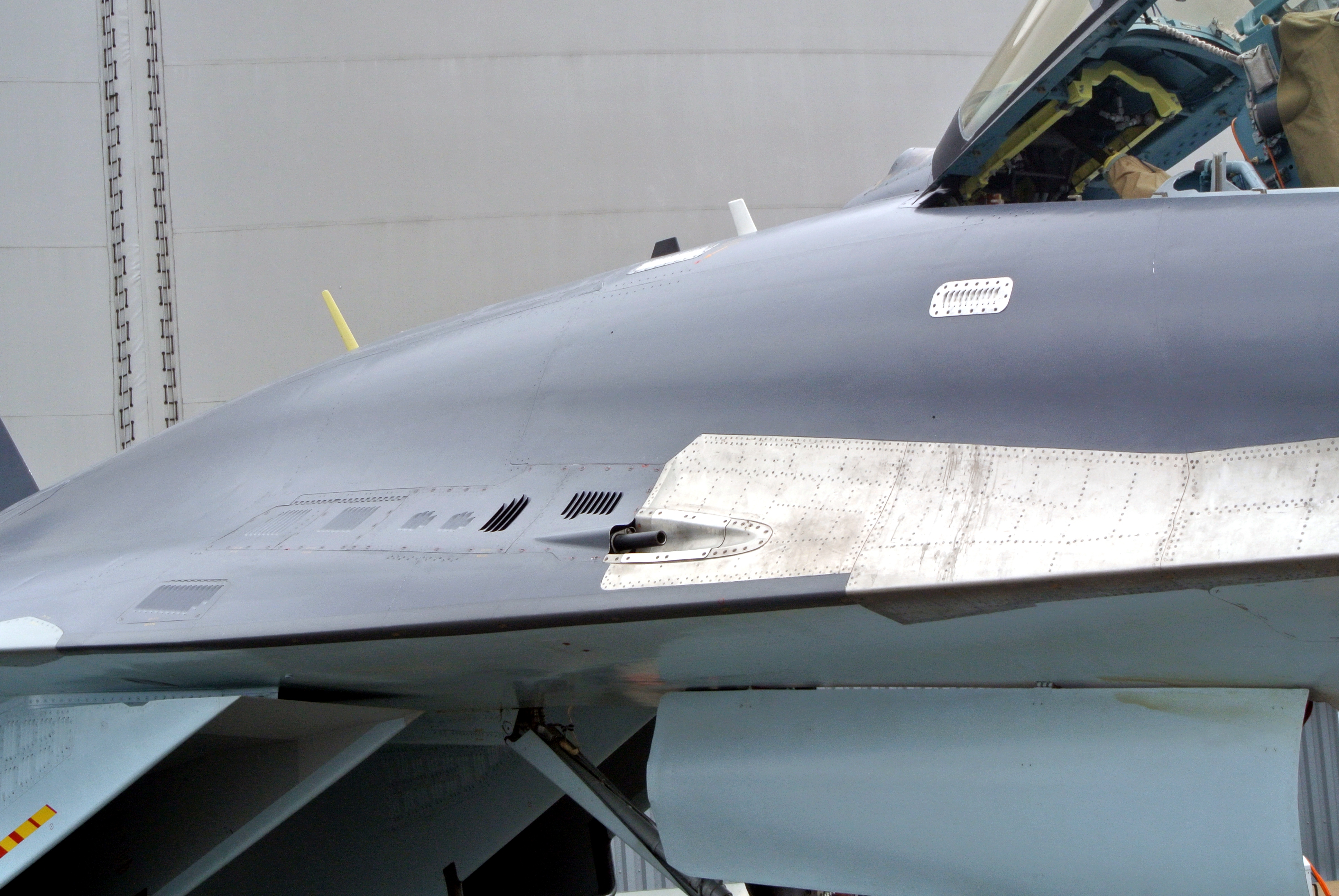 Su-35_GSh-301_cannon_LeBourget2013_2171.JPG