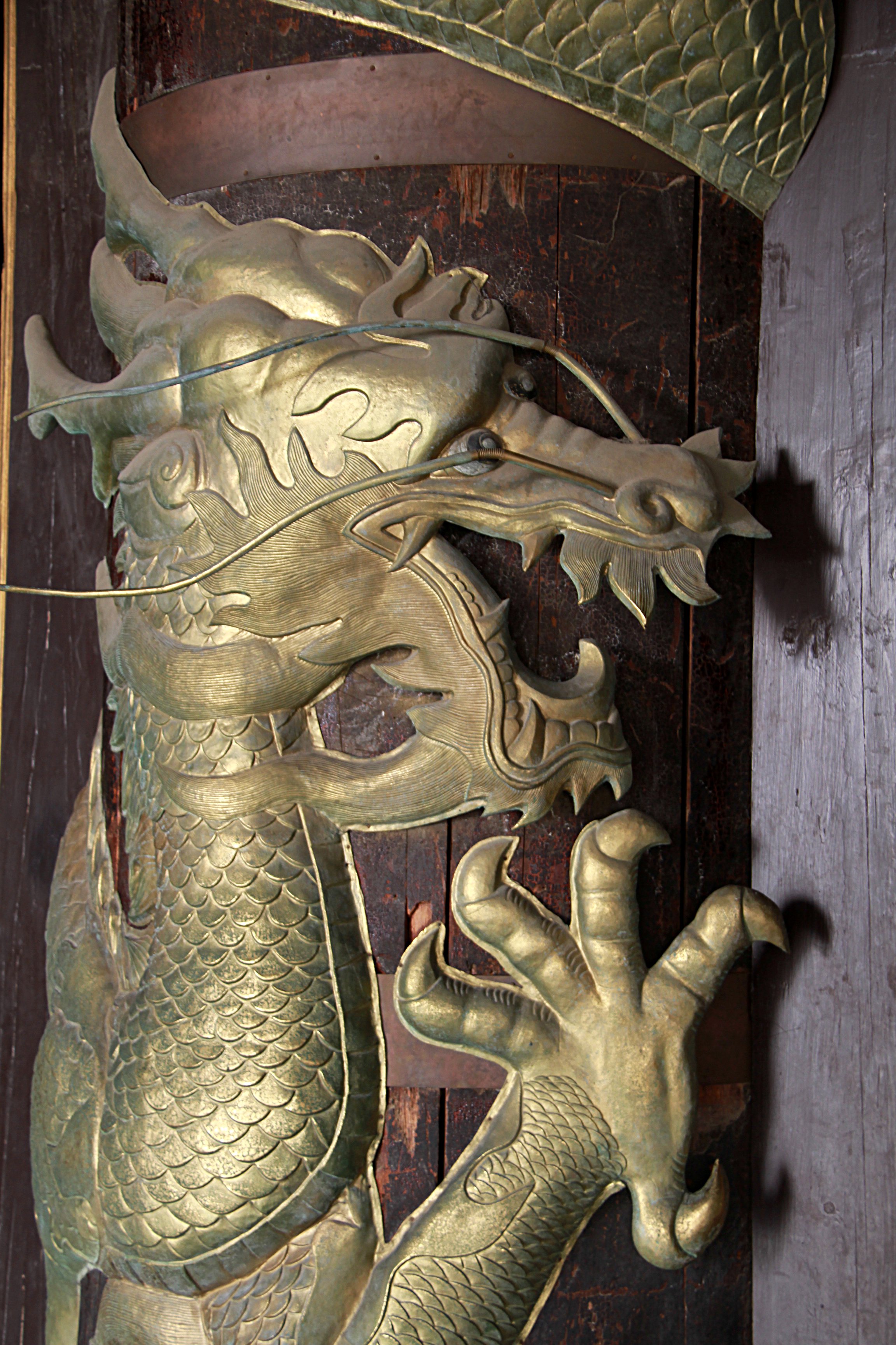 Cixi_tomb_dragon_longen_hall_2011_11.jpg