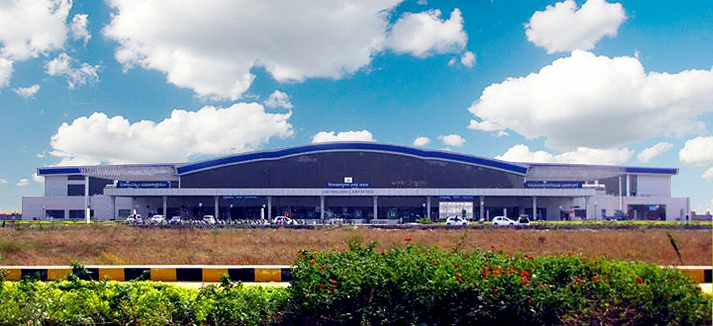 1024px-Vizag_airport_terminal_full_view.jpg