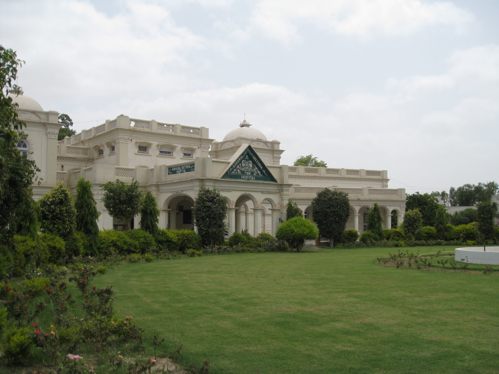 BahawalVictoriaHospital.JPG