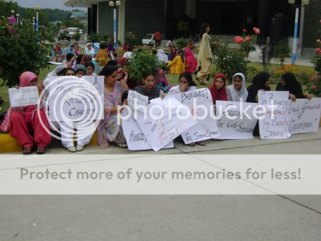 protestinkashmiruniversity.jpg