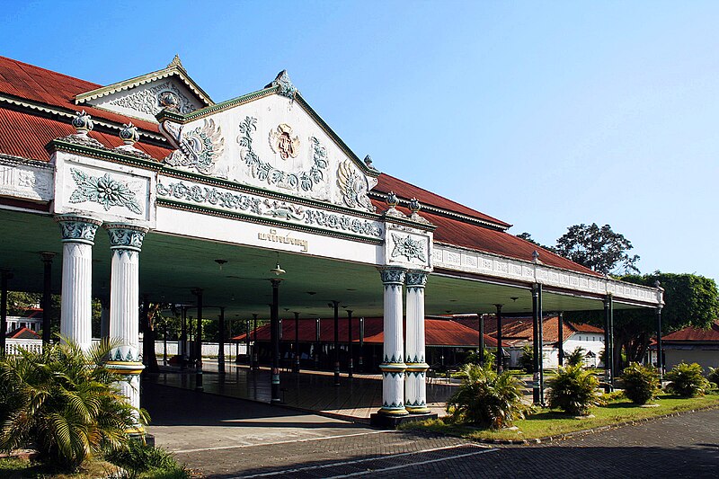 800px-Kraton_Yogyakarta_Pagelaran.jpg