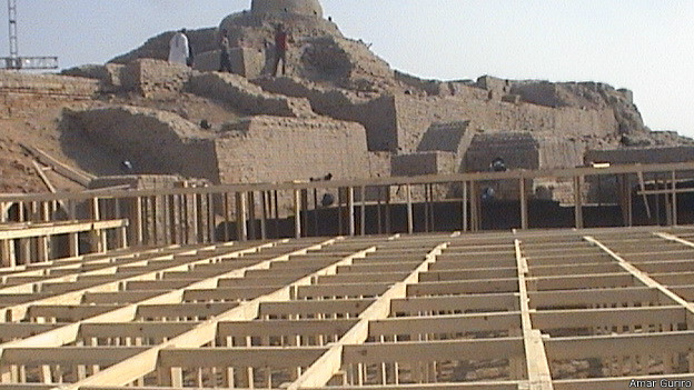 140129170028_moenjodaro_sindh_festival_624x351_amarguriro.jpg