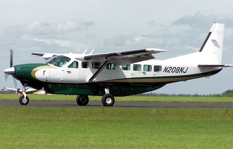 800px-Cessna.208b.n208nj.arp.jpg