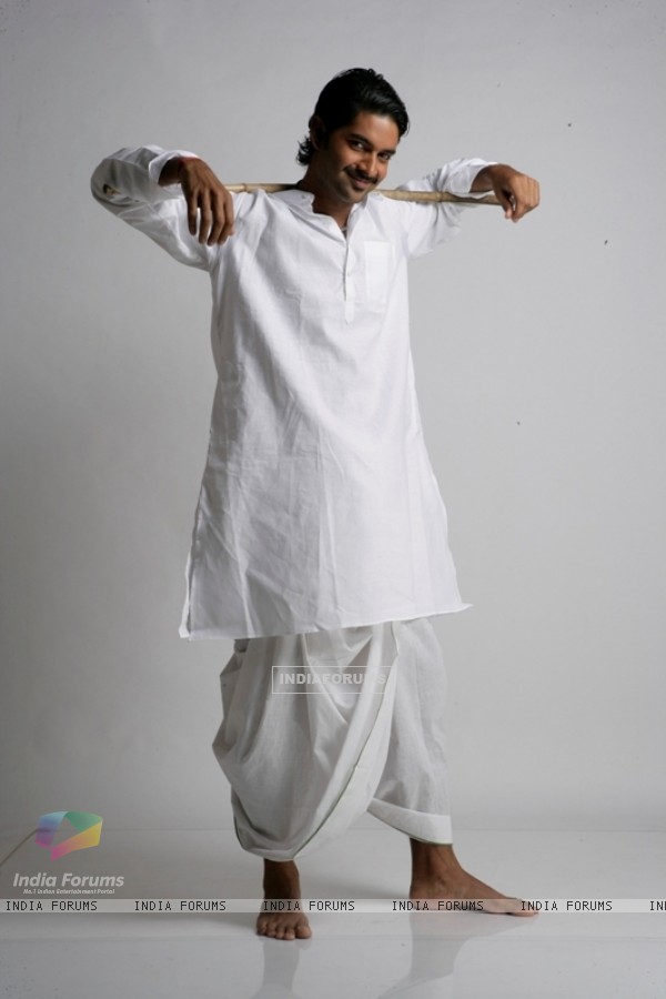 12534-purab-kohli-wearing-a-dhoti-and-kurta.jpg