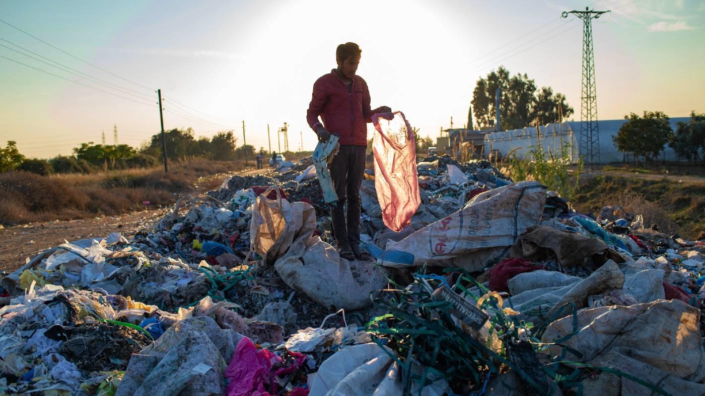 Turkey-illegal-rubbish-dump-adana-november-2020-afp%20%281%29.jpg