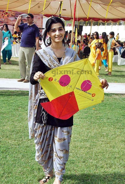 basant-girls-lahore.jpg