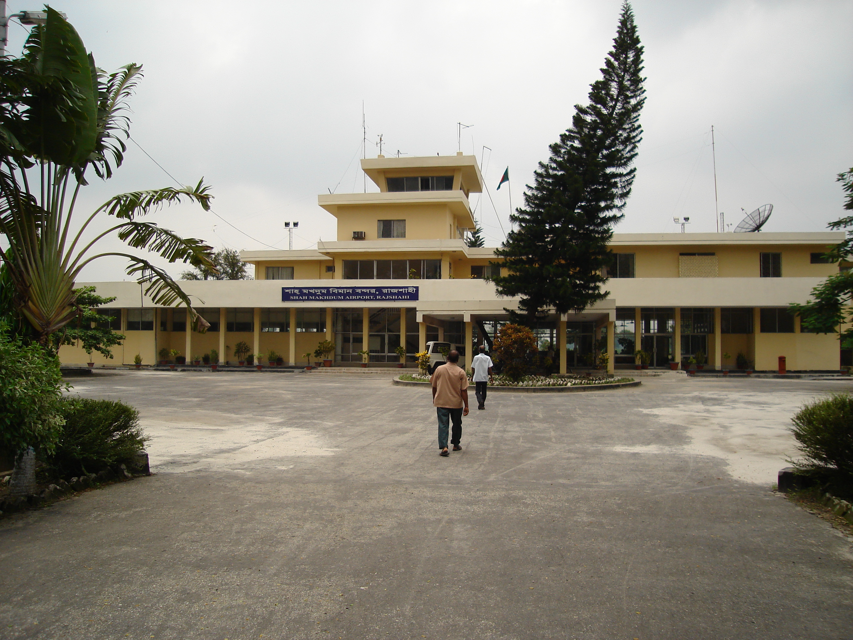 Shah_mokhdum_airport.JPG