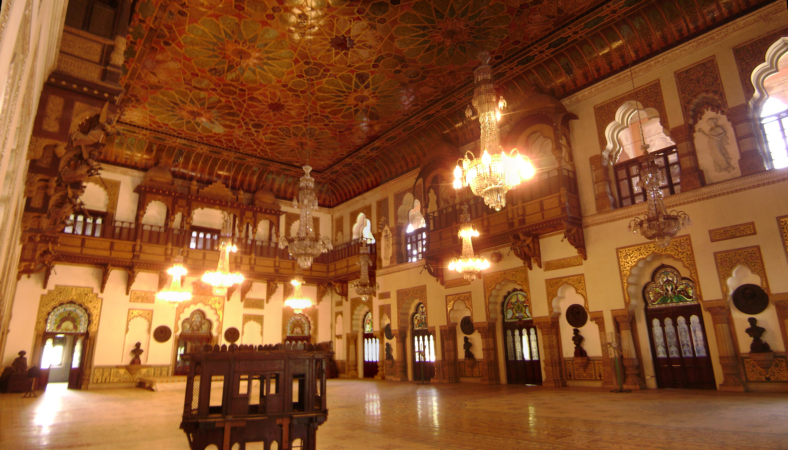 Laxmi_vilas_palace.jpg