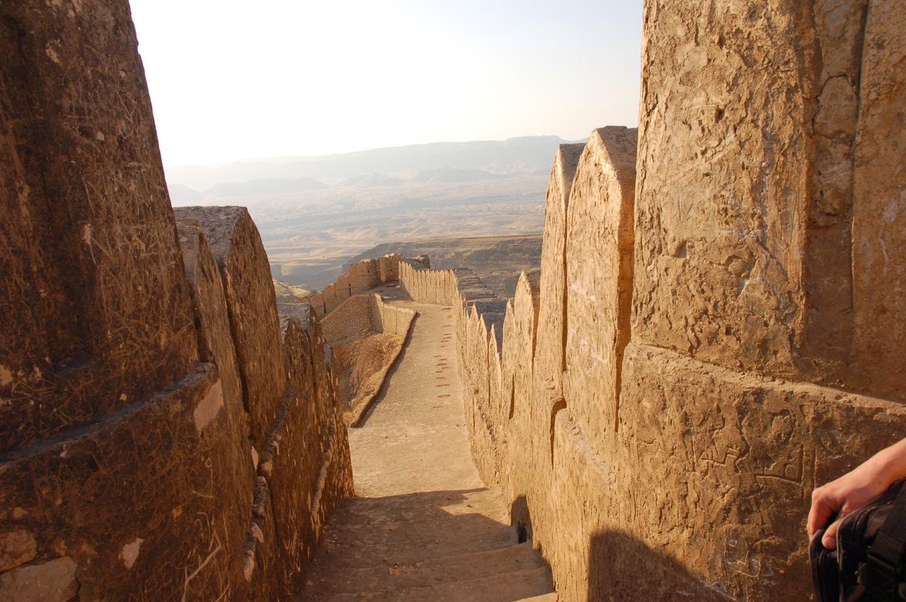 Ranikot-Fort-Inside-Way.jpg