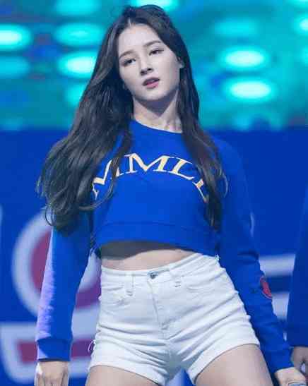 Nancy-Momoland-pictures.jpg