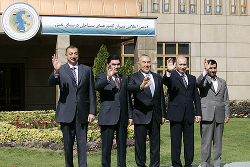 Vladimir_Putin_in_Iran_16-17_October_2007-9.jpg